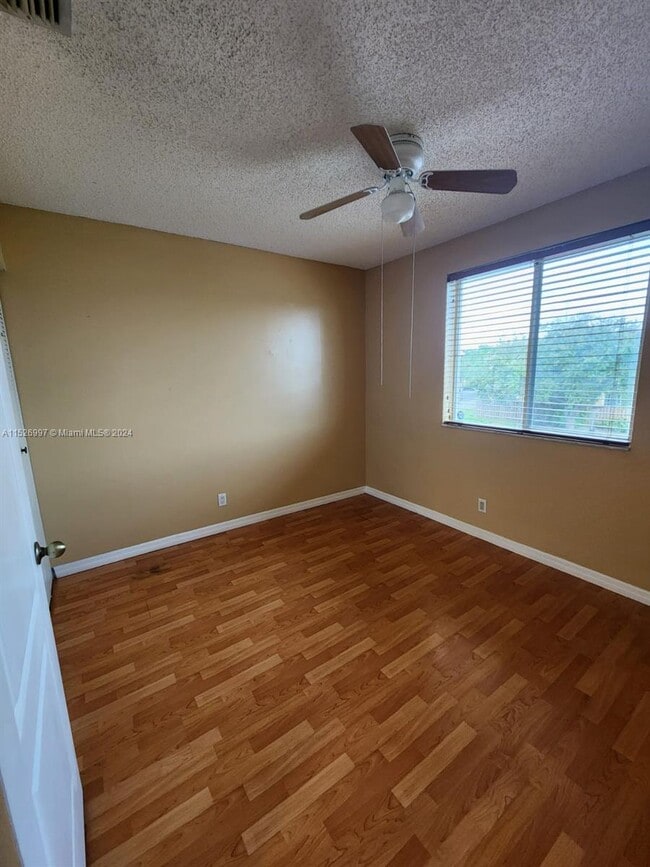 Building Photo - 820 NE 212th Terrace