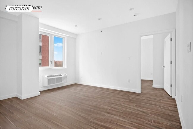 Primary Photo - 906 E New York Ave