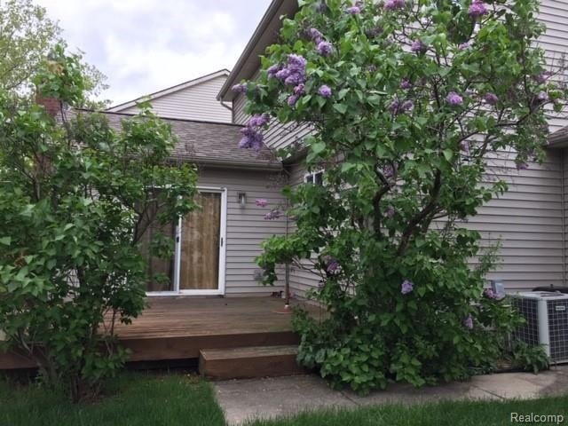 Building Photo - 67 Larchwood Dr