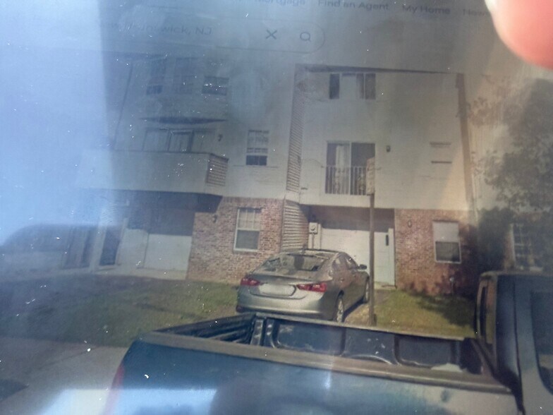 Building Photo - 78 Carman St