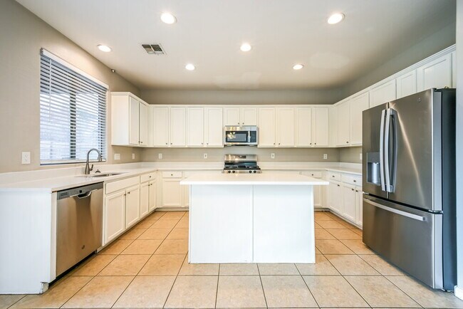 Building Photo - 1465 E Mia Ln