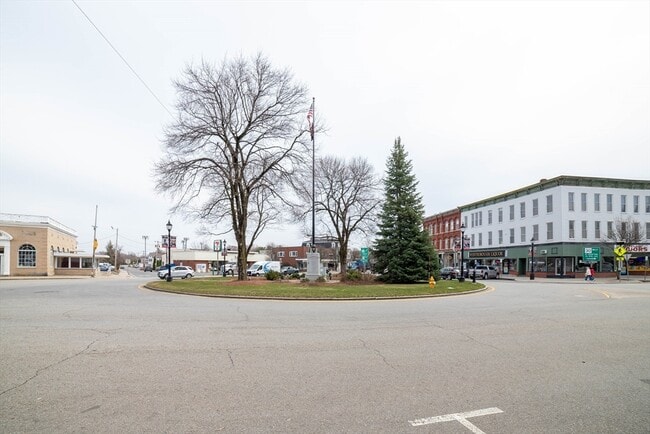 Building Photo - 13 Summer St