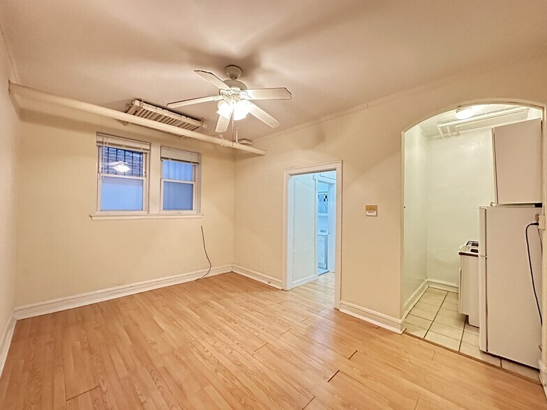 Building Photo - 2832 N Burling St