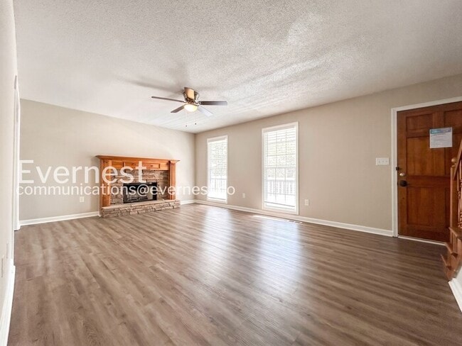 Building Photo - 321 Sadler Dr