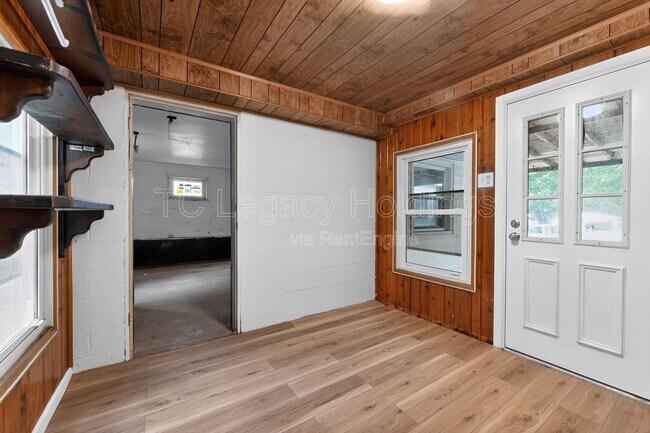 Building Photo - 192 Fairmor Dr