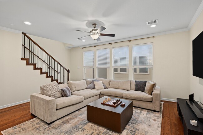 Building Photo - 2713 Shadybrook Meadow Dr