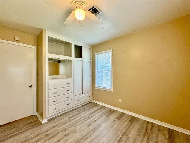 Building Photo - 3222 N Holman Ct