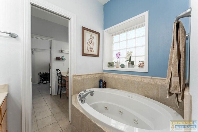 Building Photo - 28 Cypress Point Dr