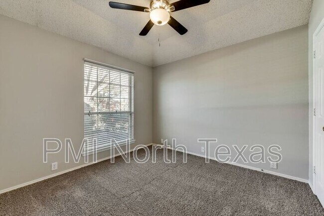 Building Photo - 10717 Camelot Dr