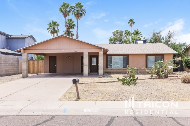 Primary Photo - 3727 E Dahlia Dr