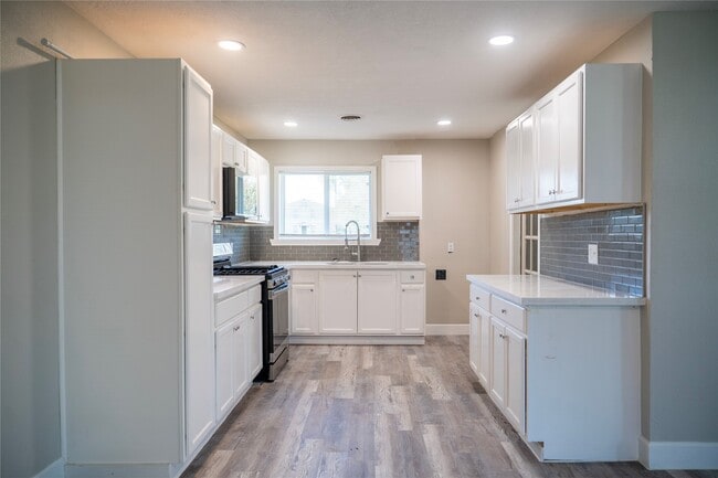 Building Photo - 5502 Elm Tree Dr