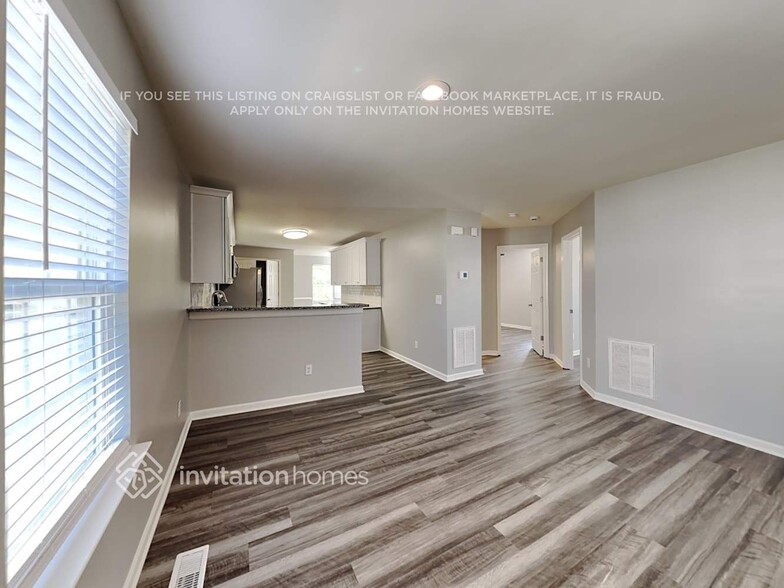 Building Photo - 1105 Kavkaz St