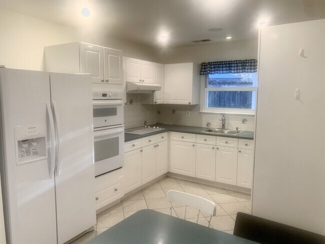 Building Photo - 9616 Whitecedar Ct
