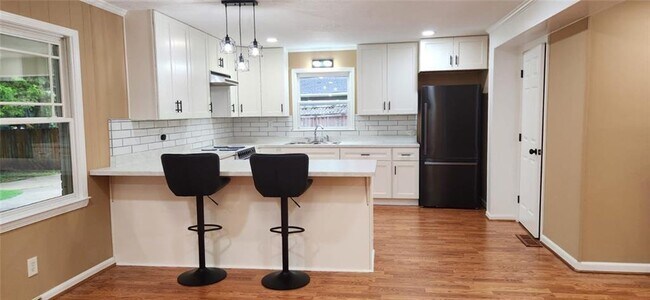 Building Photo - 348 Pine Forest Dr