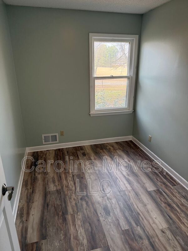 Building Photo - 575 Mt Lebanon Rd