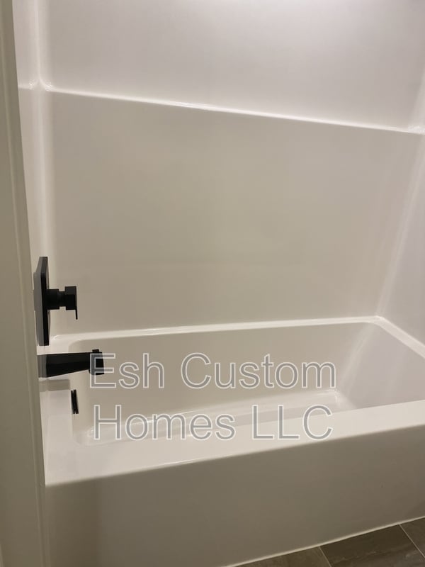 Building Photo - 741 Manor St