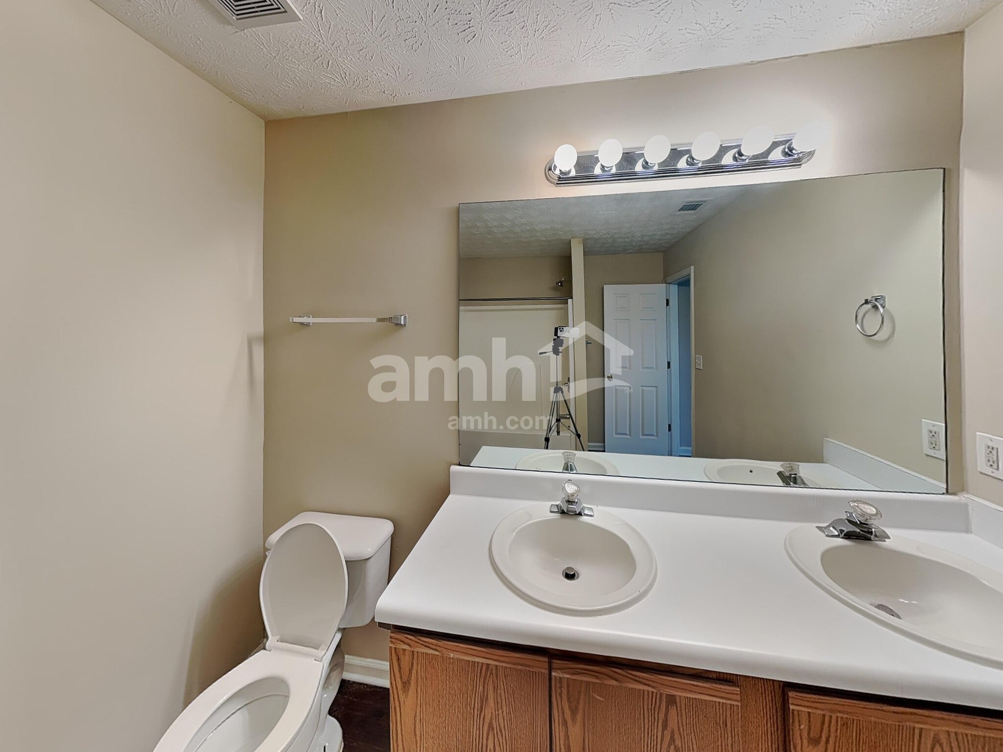 Building Photo - 186 Dean Way