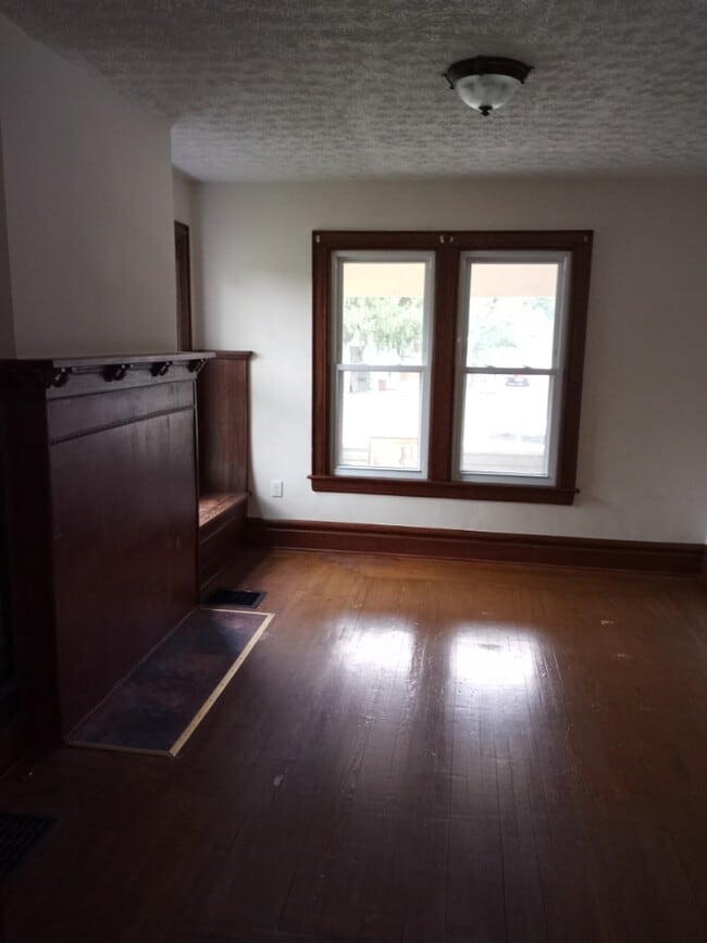 Building Photo - 821 Elizabeth Ave