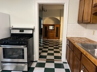 Building Photo - 822 E Auer Ave