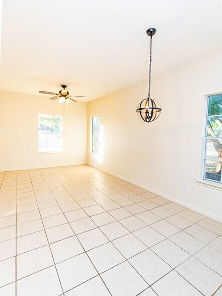 Living Room - 3001 Whisper Oaks Ln