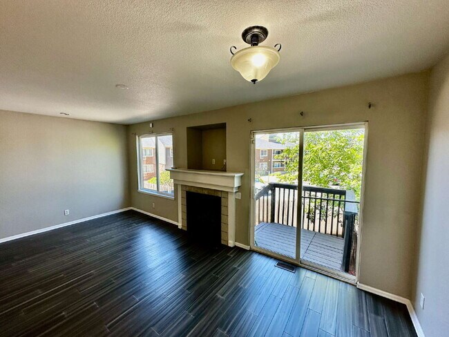 Building Photo - Available Immediately! Charming and cozy townhome in Thornton!