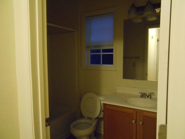 Building Photo - Hammock Ave