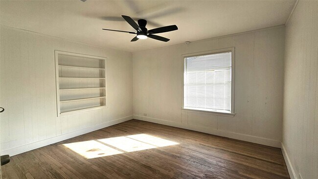 Building Photo - 1202 Dyer Ave