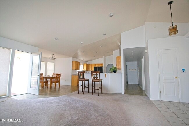 Building Photo - 1905 Lakeshore Dr