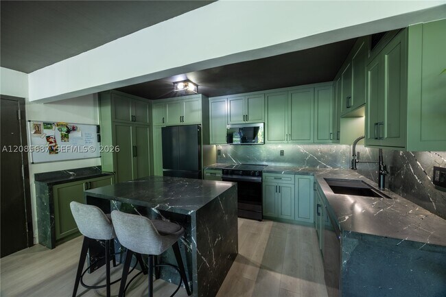 Building Photo - 6801 Indian Creek Dr