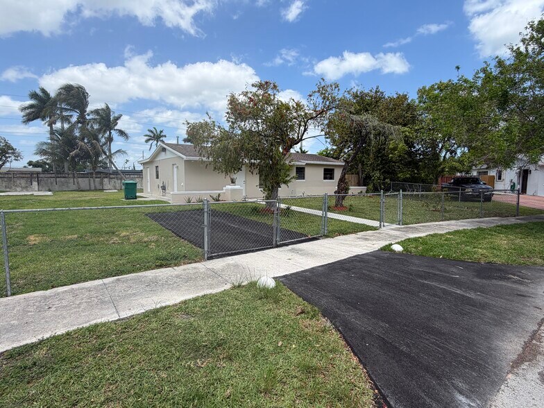 Building Photo - 10375 SW 152nd Ter