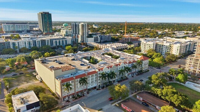 Building Photo - 533 NE 3rd Ave