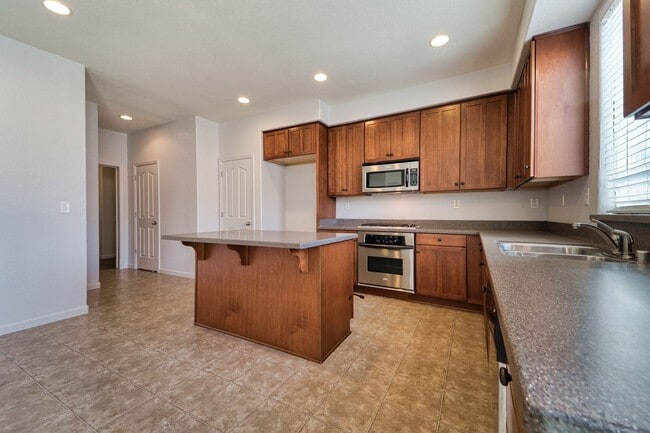 Building Photo - Spacious 4-Bedroom Home with Den – North Y...