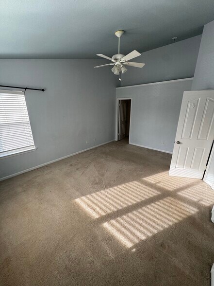 Building Photo - 9358 Greenheather Dr