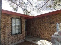 Building Photo - 504 E University Ave