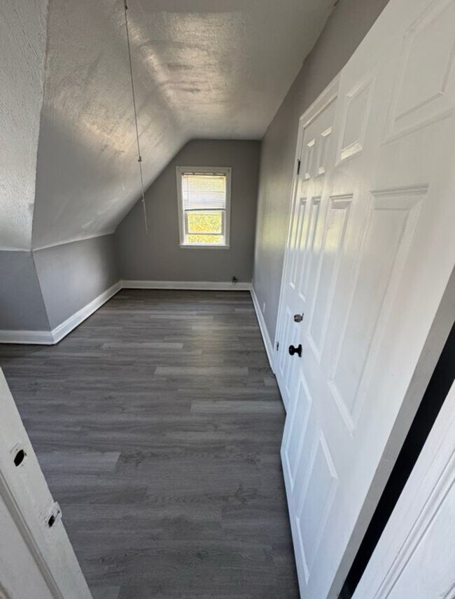 Building Photo - 2940 Vincent Ave N