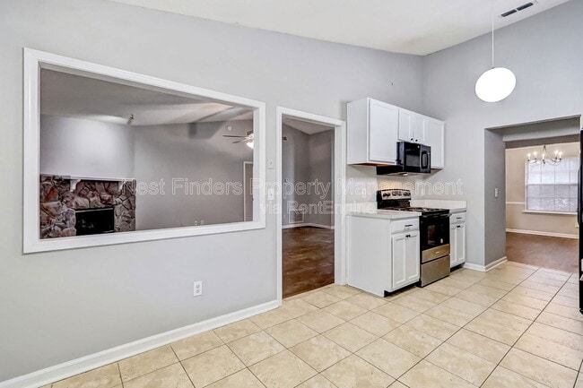 Building Photo - 10460 Roxbury Ln