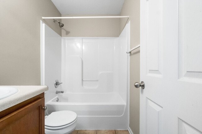 Building Photo - 2 Bedroom 1.5 Bathroom Townhome!!!