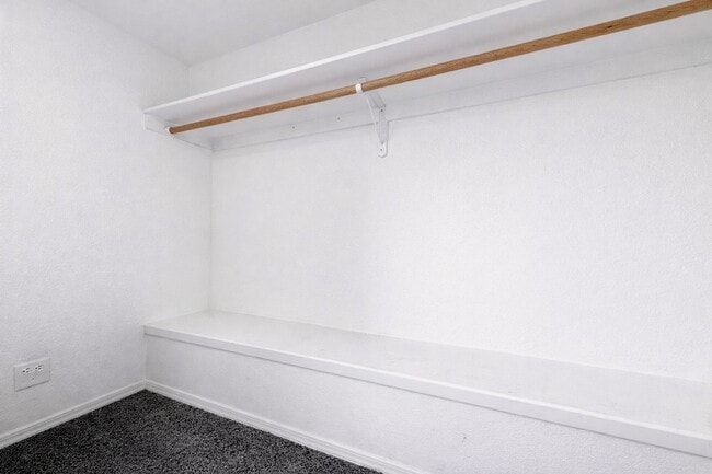 Building Photo - Fox Ridge