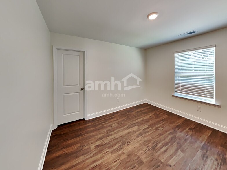 Building Photo - 542 Rivermist Dr