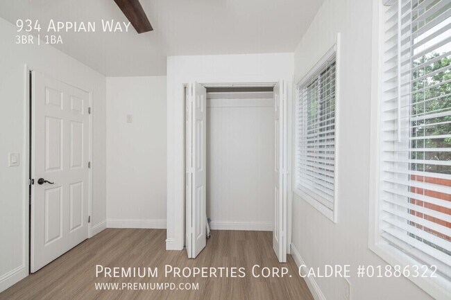 Building Photo - 934 Appian Way
