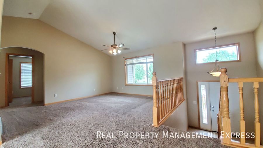 Building Photo - Spacious 5-Bedroom Gem with Open Concept &...