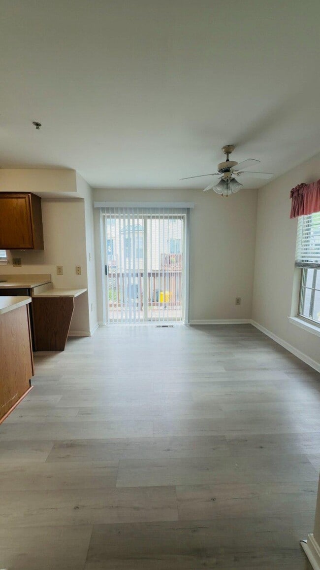 Building Photo - 6615 Buskin Ln