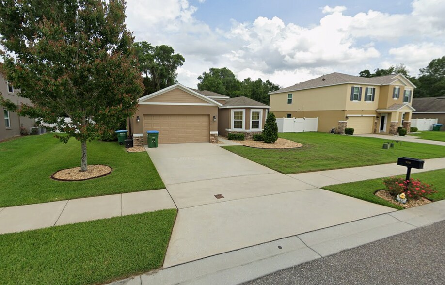 Primary Photo - 910 Fallbrooke Ave