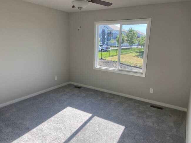 Building Photo - Luxury Newer Construction Home with Attach...
