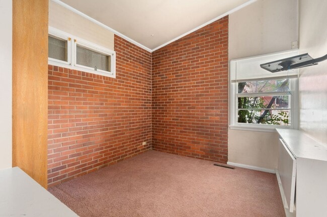 Building Photo - Unique 1950's home in Greeley