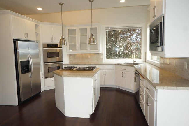 Building Photo - Exquisite NW Portland 4 bedroom with panoramic views