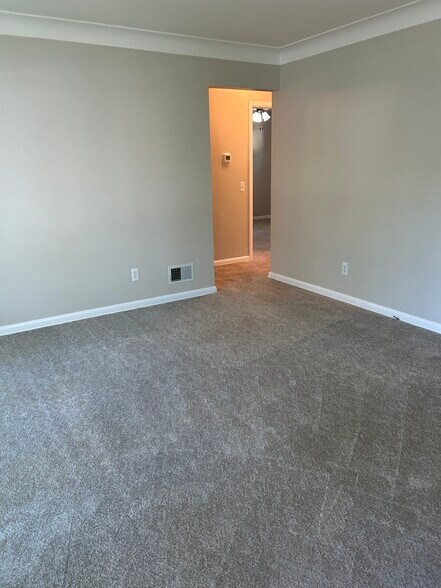 Living room - 3520 Iroquois Trl