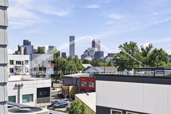 Building Photo - 940 Navajo St