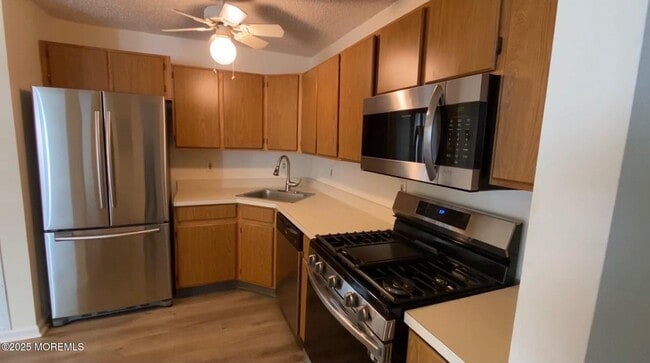 Building Photo - 83 Des Moines Ct