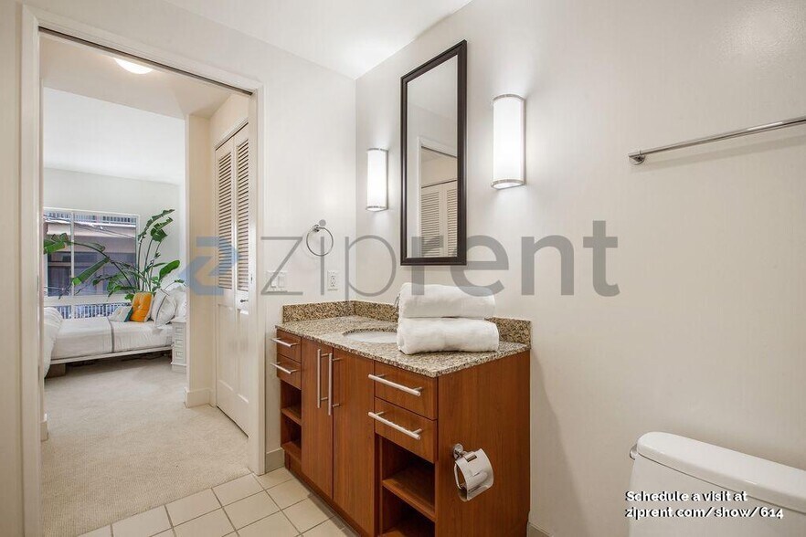 Building Photo - Unit 302
